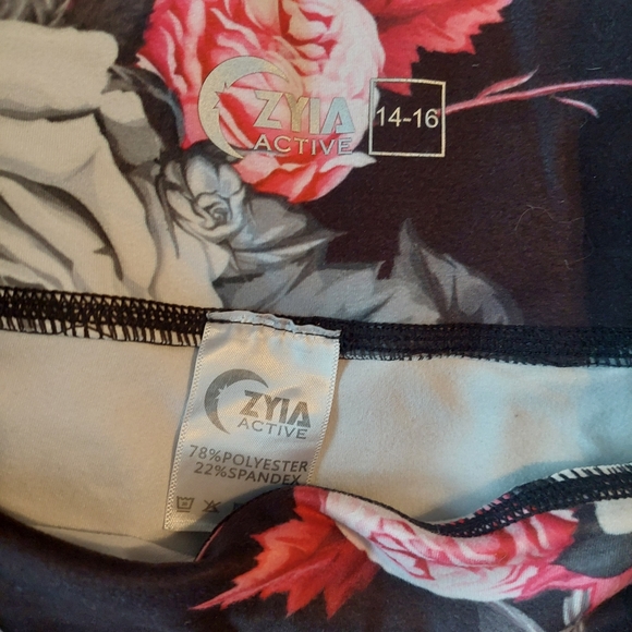 Zyia Dark Floral Mesh Hi-rise 7/8 24" leggings - Picture 5 of 5